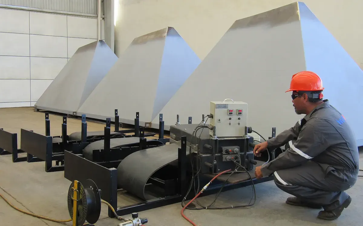 Belt Feeders with Rubberized Pulleys