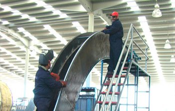 Curved elevator manufacturing